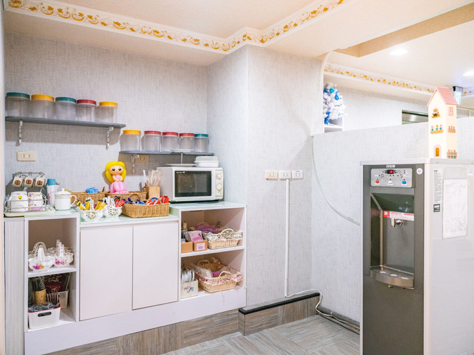 Food & Drinks 4, Ezstay Station, Kaohsiung