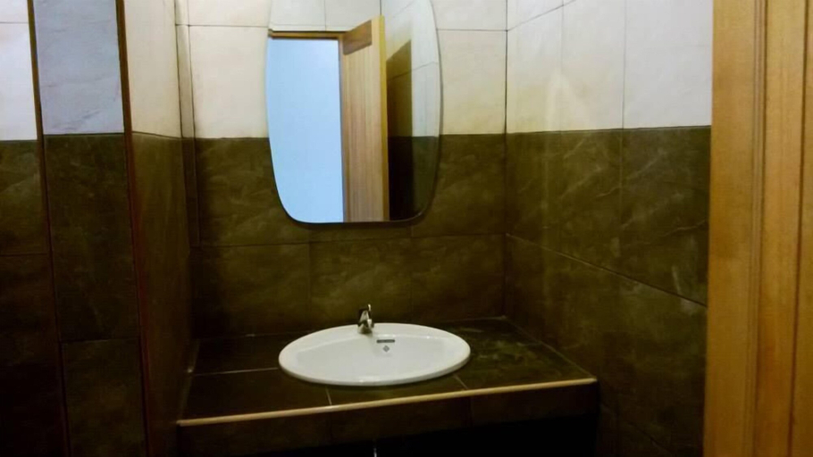 Bathroom 3, Maehaad Garden Inn, Ko Phangan
