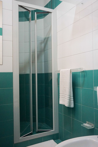 Bathroom 4, Saverino, Trapani