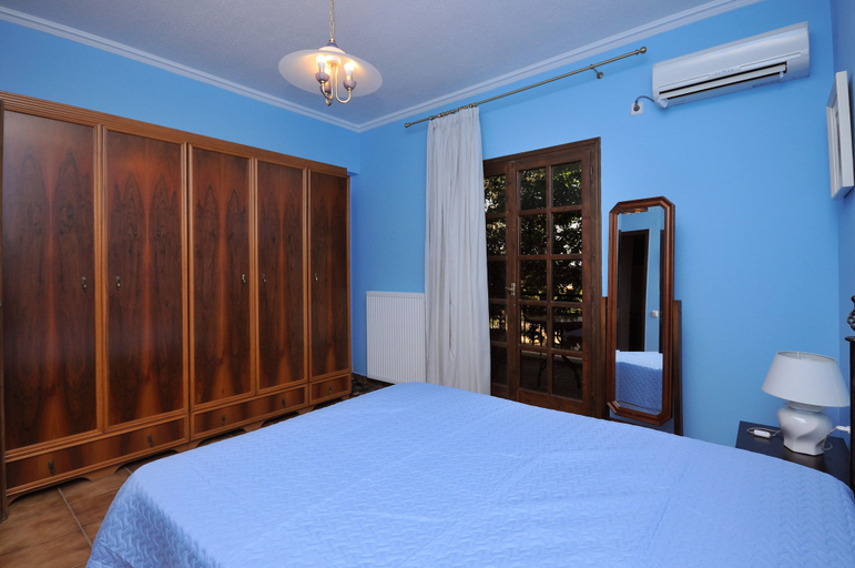 Bedroom 3, Family Maisonette with Pool near Beach, Attica