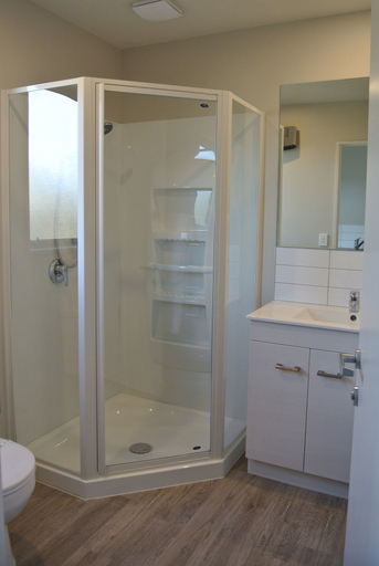 Bathroom 5, Oxford Village Motels, Waimakariri