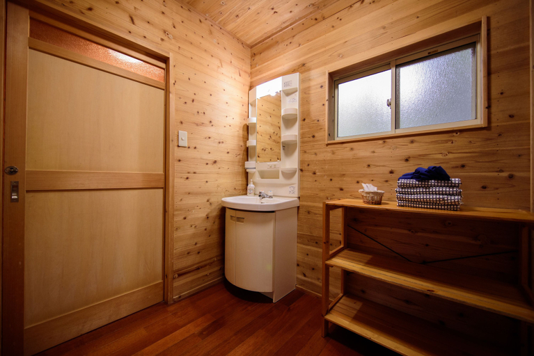 Bathroom 5, Log Cabin Kinoko No Sato, Beppu