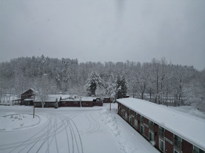 Others 5, The Putney Inn, Windham