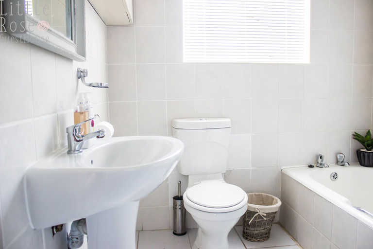 Bathroom 4, Little Rose Guesthouse & Self-Catering, Nelson Mandela Bay