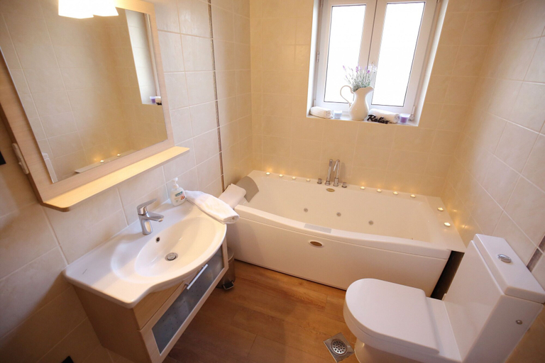 Bathroom 4, Villa Quince Zadarvillas, Poličnik