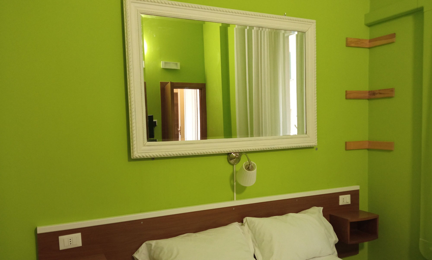 Bedroom 4, New Paradise, Rome