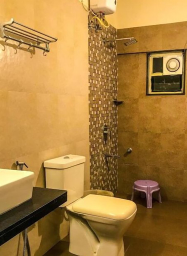Bathroom 4, Hotel Miramar, Miramar Beach, Goa, North Goa