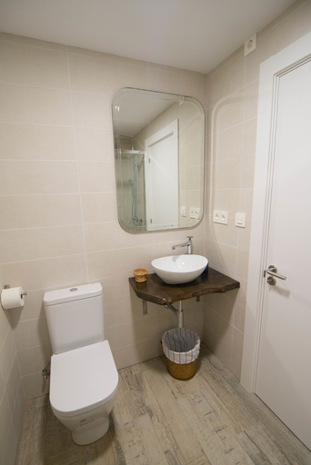 Bathroom 3, Los Candiles, Asturias