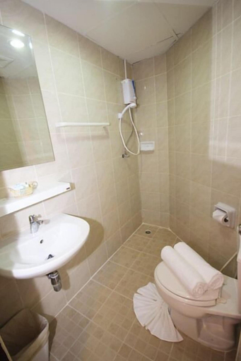 Bathroom 4, Blissotel Ratchada, Huai Kwang