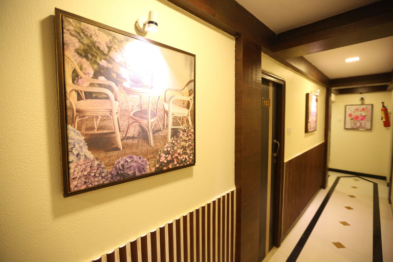 Others 4, Hotel Happyland, Mumbai City