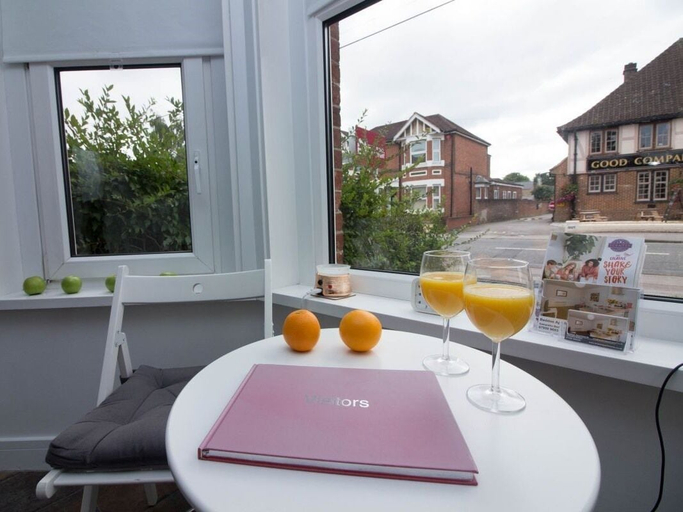 Food & Drinks 5, Beddoe Apartments, Hampshire