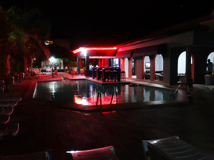 Food & Drinks 4, Seaview Gardens Hotel, Kombo Saint Mary