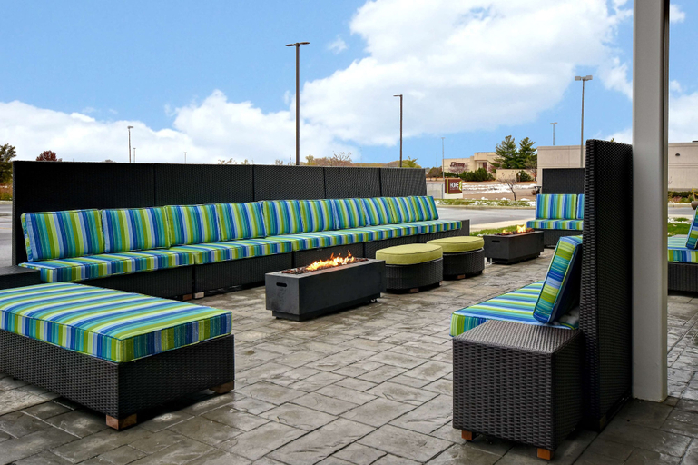 Food & Drinks 5, Home2 Suites by Hilton Eau Claire South, Eau Claire