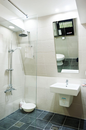 Bathroom 3, Myeongdong ECO House, Jung