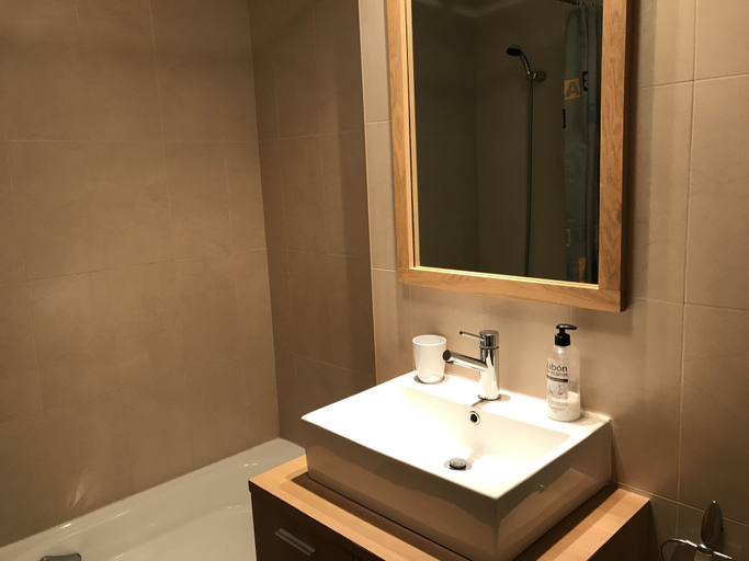 Bathroom 4, Hacienda Riquelme Apartments, Murcia