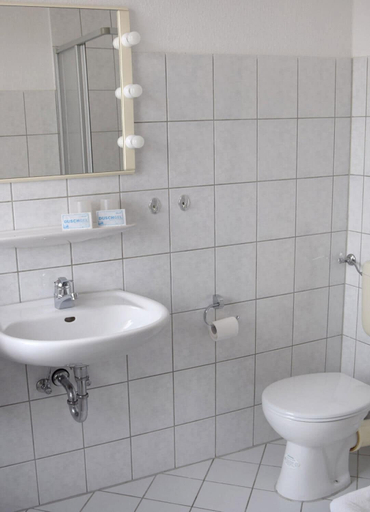 Bathroom 5, Landhotel Stadt Nuernberg, Mansfeld-Südharz