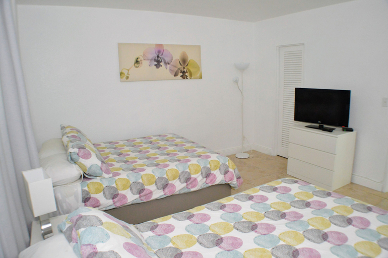 Bedroom 2, Beautiful Apartment in Hollywood Beach, Broward
