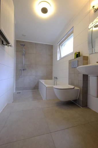 Bathroom 2, City Centre Residence, Amsterdam