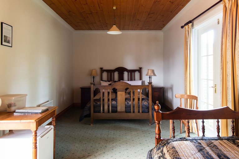 Bedroom 2, Fitzpatrick's Inn, Meander Valley