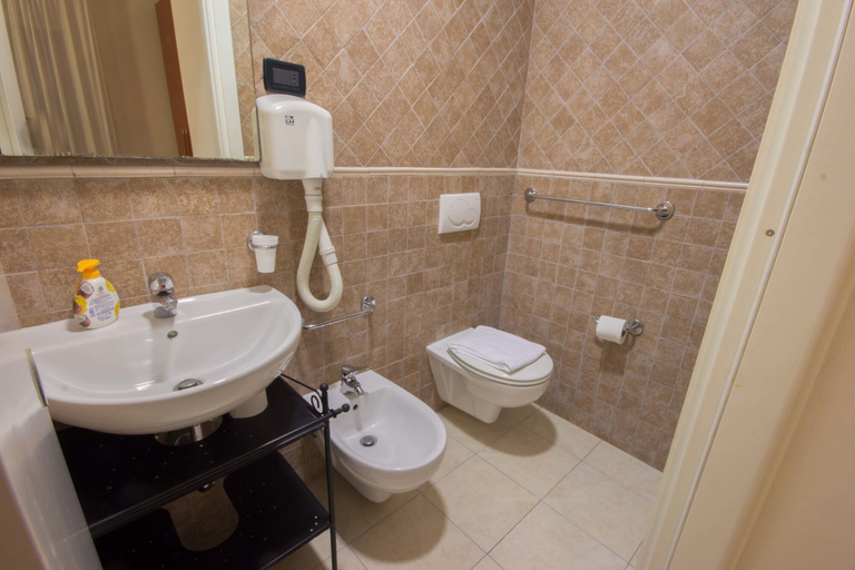 Bathroom 3, Affittacamere The Tramp, La Spezia