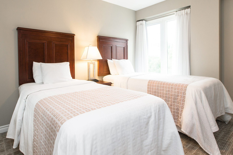Bedroom 4, Canterra Suites Hotel, Division No. 11