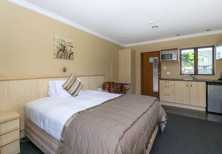 Bedroom 2, Blenheim Spa Motor Lodge, Marlborough