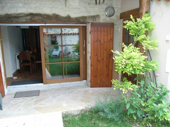 Exterior & Views 2, La Fleur de Vigne - Maison D'Hotes, Charente