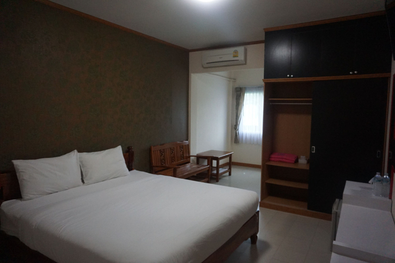 Bedroom 3, Wetsawat Place Hotel, Amphoe Muang Yasothon