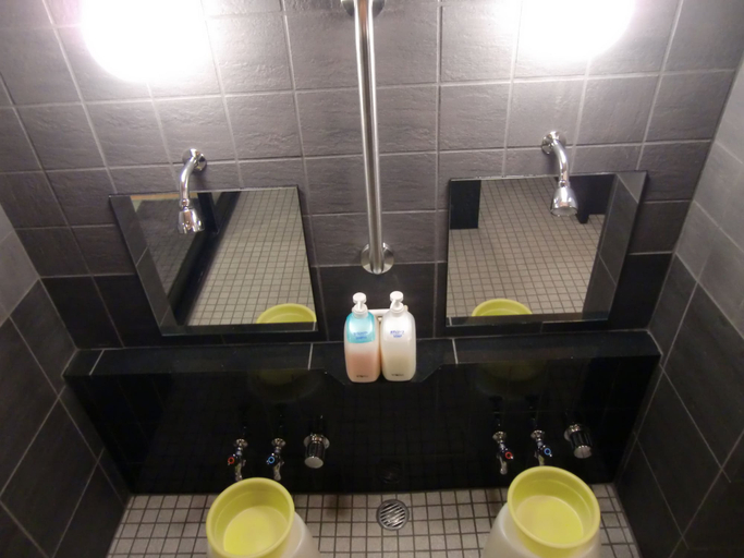 Bathroom 4, Economy Hotel Hoteiya, Taitō