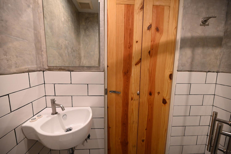 Bathroom 4, Sribumpen+, Yannawa