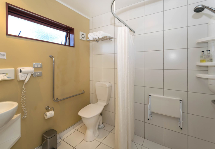 Bathroom 4, Blenheim Spa Motor Lodge, Marlborough