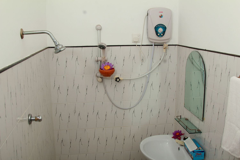 Bathroom, Senaro Holiday Resort, Nagoda