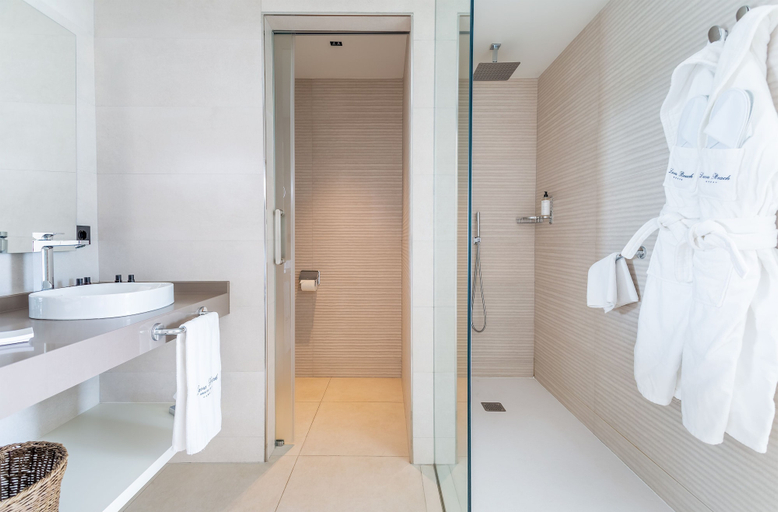 Bathroom 5, Hotel Lava Beach, Las Palmas