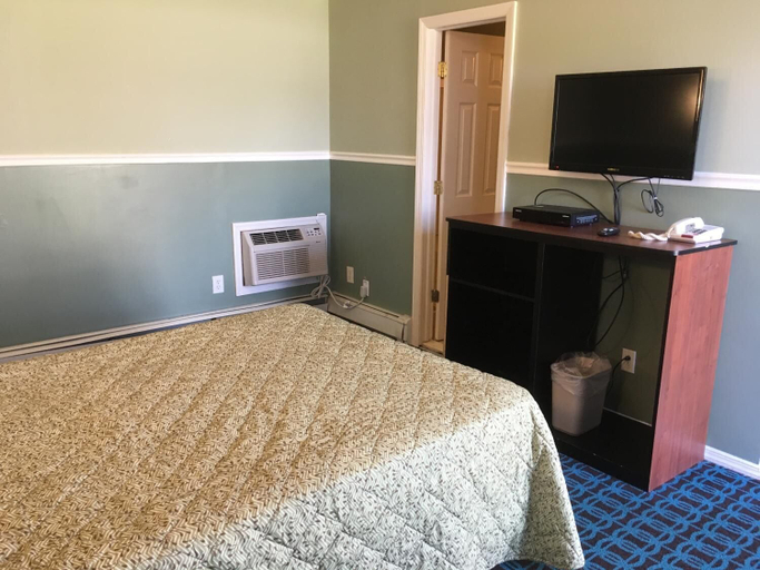Bedroom 2, Shirley Motel, Suffolk