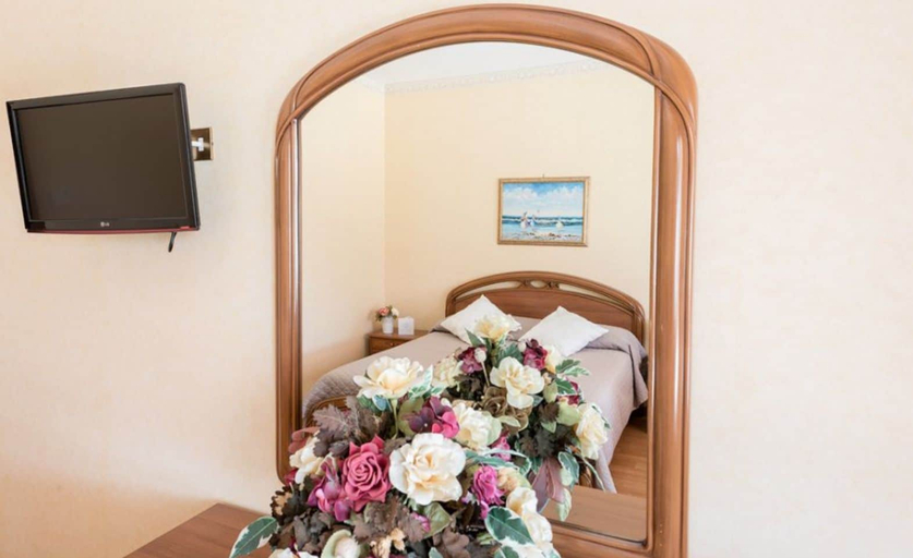 Bedroom 5, Hotel Cremona, Rome