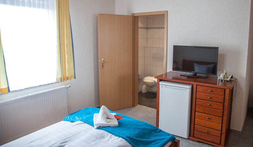 Bedroom 3, Hotel Atlantis, Kaiserslautern