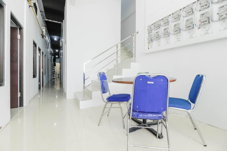 Public Area 3, RedDoorz near Hayam Wuruk, West Jakarta