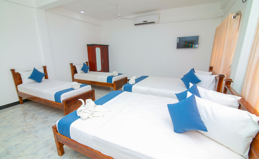 Bedroom 3, Hotel Sun Blue, Trincomalee Town and Gravets