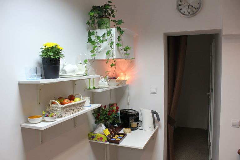 Food & Drinks, Kolorowa Guest Rooms, Warsaw