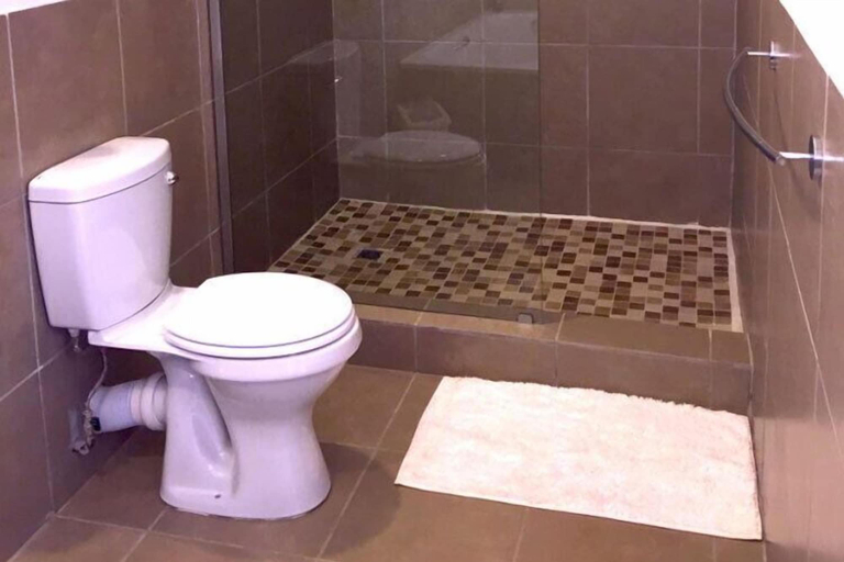 Bathroom 5, Ledges Retreat, Uthukela