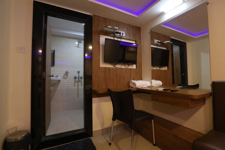 Bathroom 4, Hotel Happyland, Mumbai City