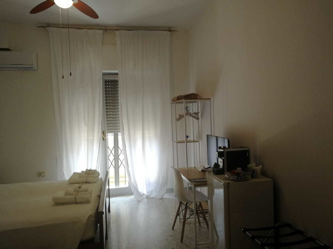 Bedroom 4, Gatto Bianco Picone 19, Bari