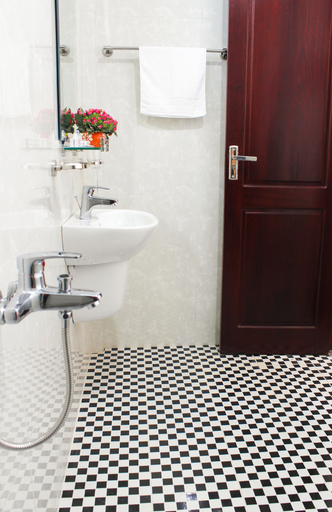Bathroom 3, Hoa Binh Hotel, Đồng Hới