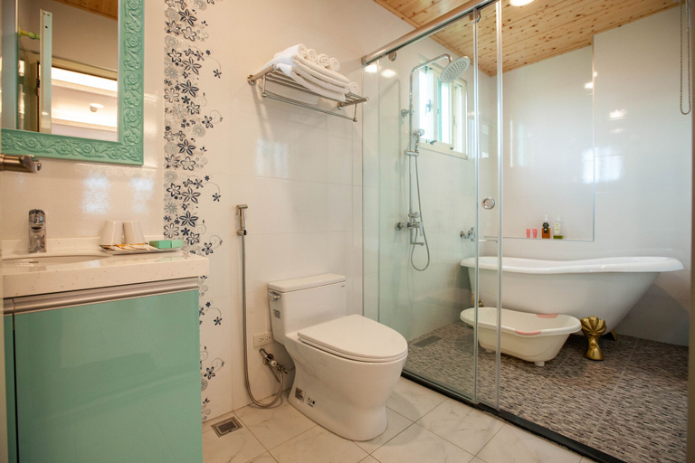 Bathroom 5, Honeysuckle Family Castle, Yilan