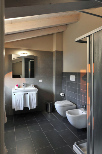 Bathroom, Belvivere Suites, Verona