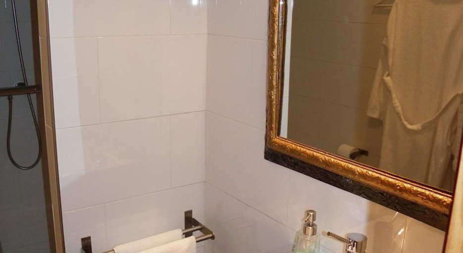 Bathroom 3, Casa Churchill, Lleida