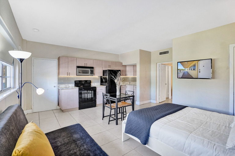 Bedroom 3, Gorgeous River-view Apartment Hallandale Beach :), Broward