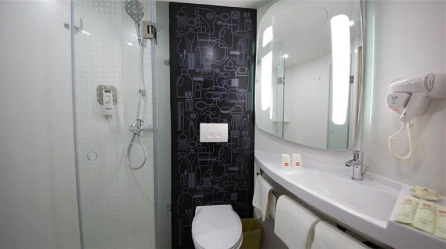 Bathroom 5, ibis Beijing Tuanjiehu, Beijing
