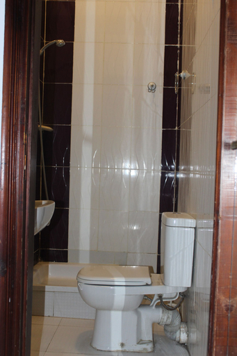 Bathroom 4, Family Palace Hotel, 'Abdin