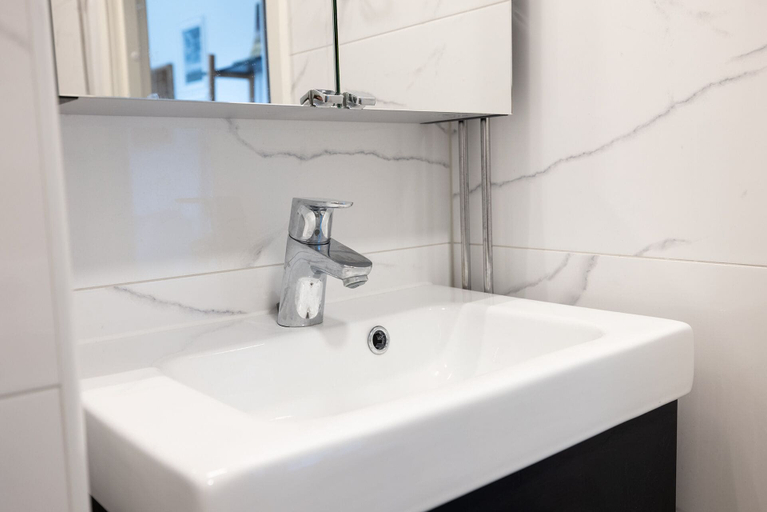 Bathroom 4, 2ndhomes Bright 42m2 1BR Home w Balcony, Uusimaa